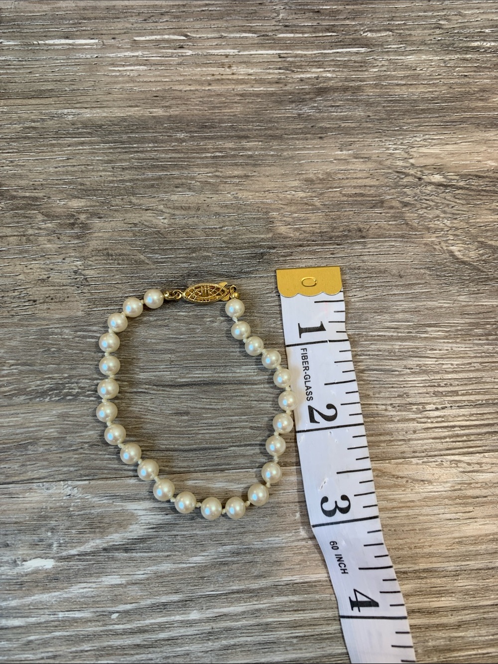 Classic Faux Pearl Bead Bracelet with Gold Clasp - White - Picture 2 of 2